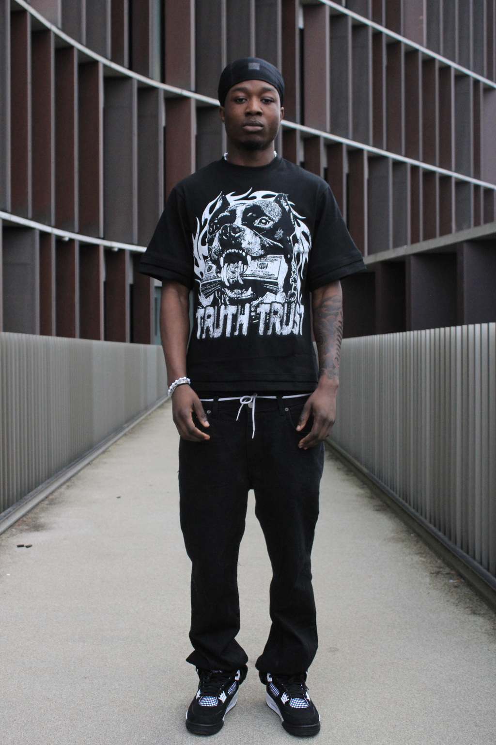 CASH HOUND TEE